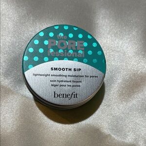 Benefit Smooth Sip lightweight moisturizer - teal & silver polka dot tin